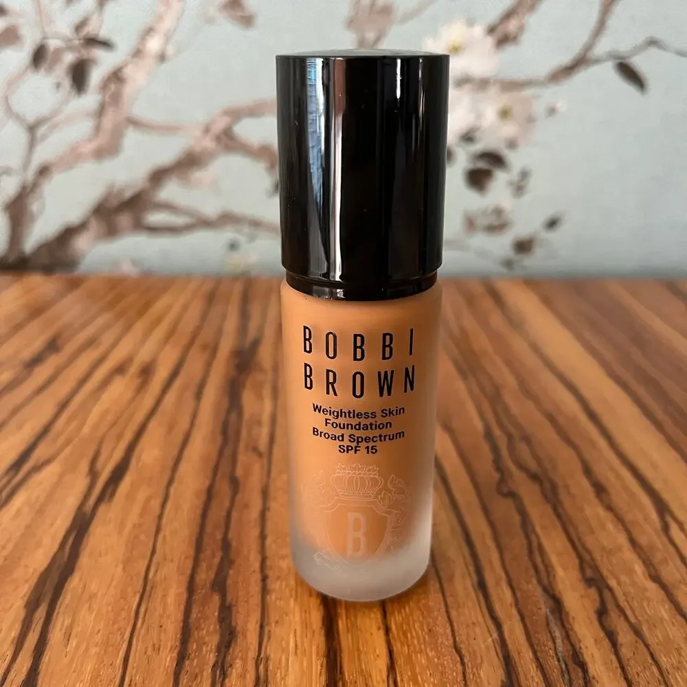 Bobbi Brown Weightless Skin Foundation SPF 15 W-086 Warm Almond